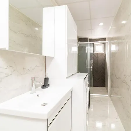 Apartamento Modern Flat Near Beach In *